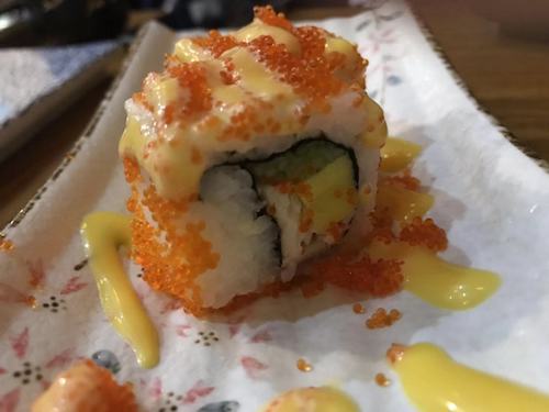 California-roll-with-Masago-smelt-roe-on-the-top
