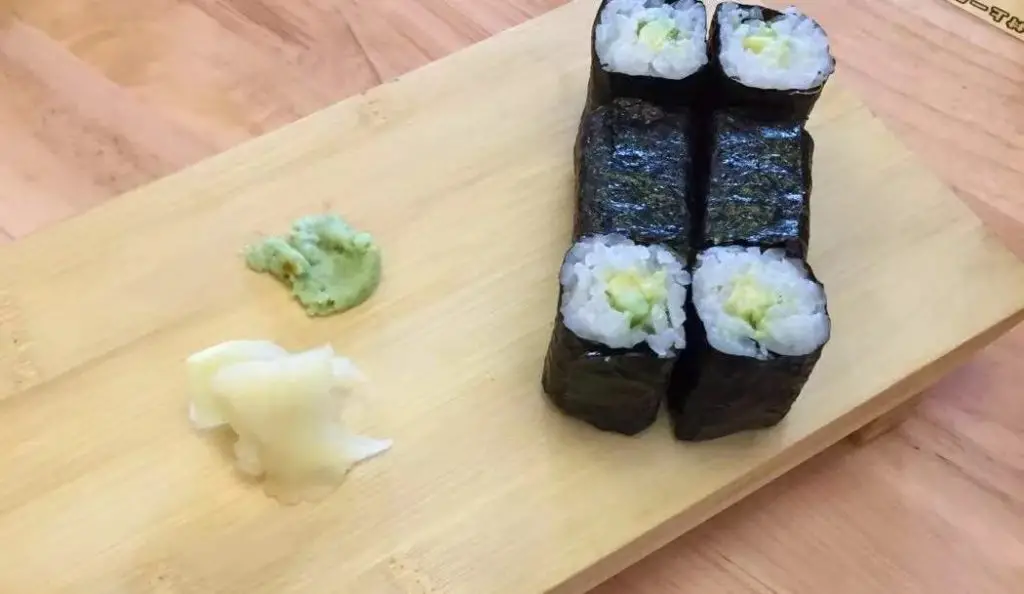 avocado sushi roll