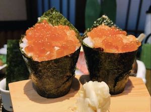 Fish roe sushi temaki